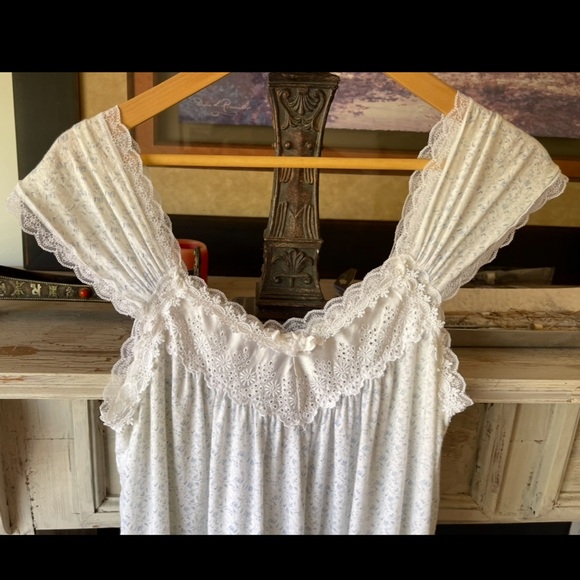 CHRISTIAN DIOR Oh-So-Soft Blue & White Cottagecore Nightgown EUC Size S ? - Picture 3 of 8